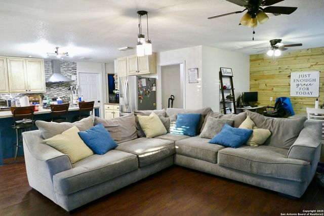 543 County Road 5781, Castroville, TX 78009