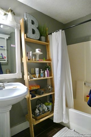 543 County Road 5781, Castroville, TX 78009