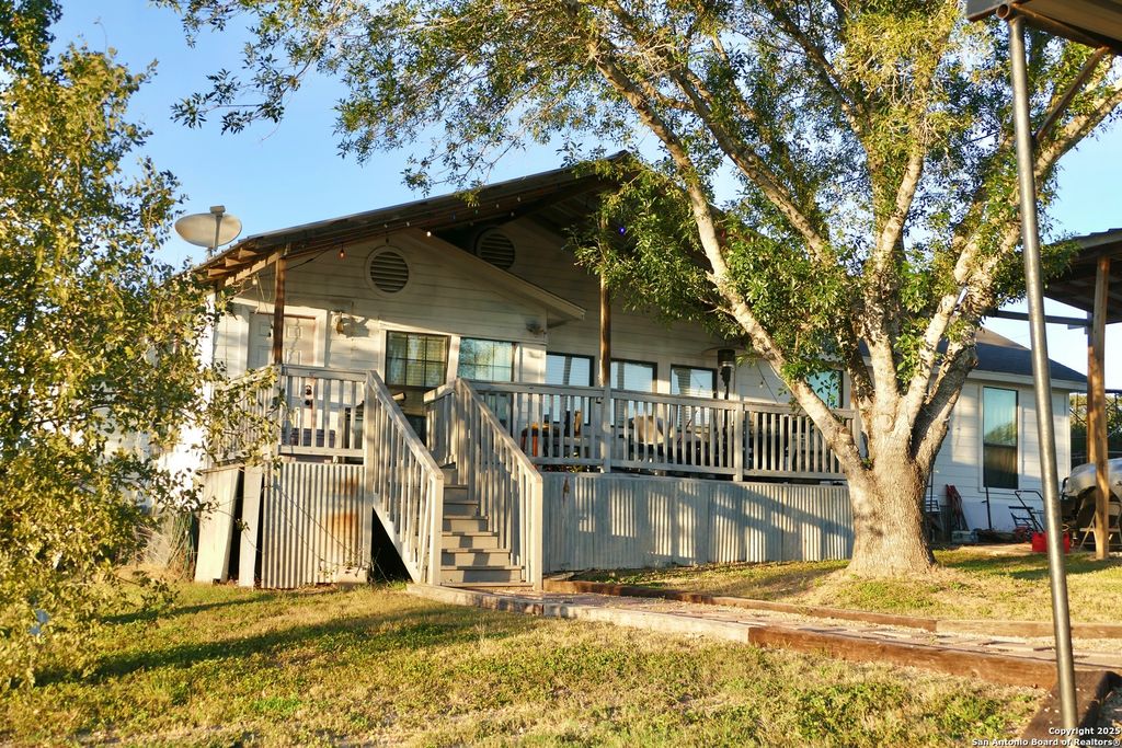 543 County Road 5781, Castroville, TX 78009