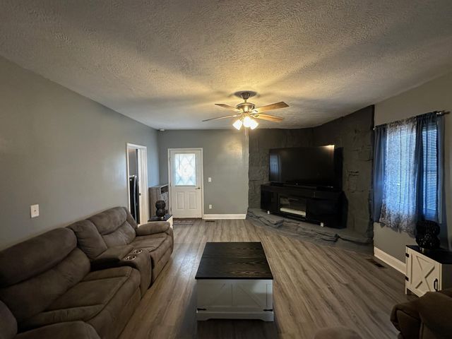 10367 Quaker Road, Fredericktown, OH 43019