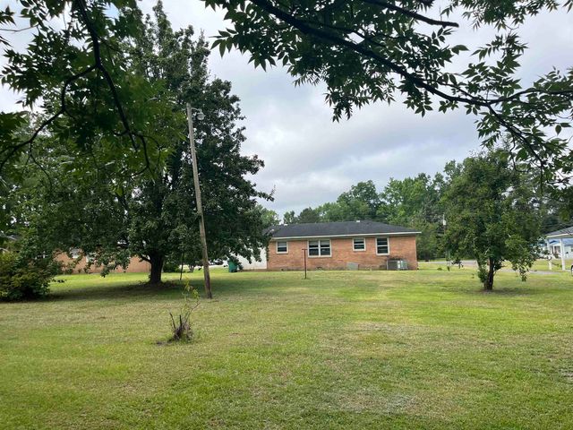 908 Martin Luther King Dr., Andrews, SC 29510