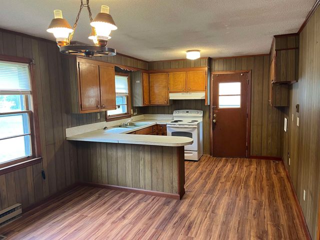 908 Martin Luther King Dr., Andrews, SC 29510