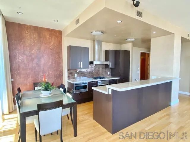 165 6Th 2301, San Diego, CA 92101