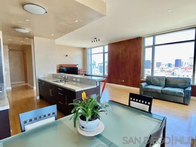 165 6Th 2301, San Diego, CA 92101