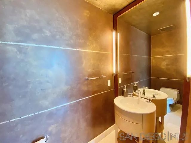 165 6Th 2301, San Diego, CA 92101