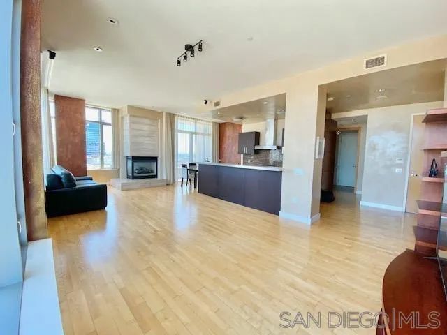 165 6Th 2301, San Diego, CA 92101