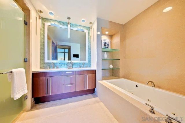 165 6Th 2301, San Diego, CA 92101