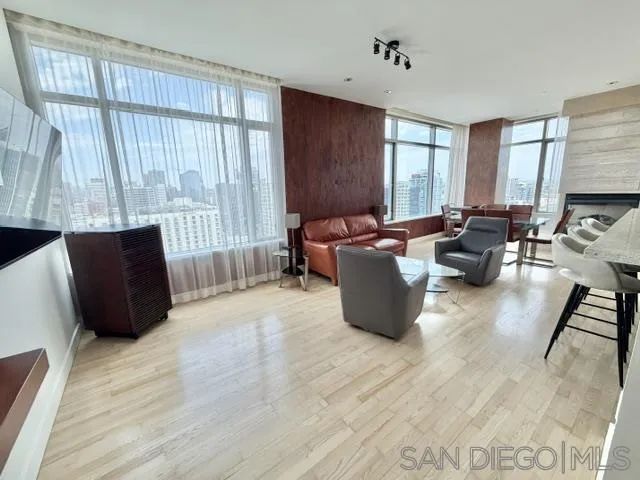 165 6Th 2301, San Diego, CA 92101