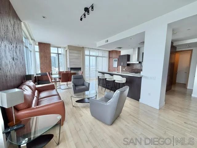 165 6Th 2301, San Diego, CA 92101
