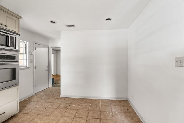 4 Pilot Point Place, Little Rock, AR 72205