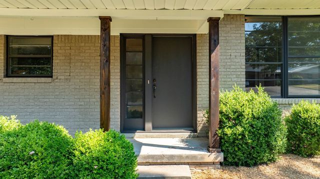 4 Pilot Point Place, Little Rock, AR 72205