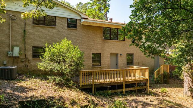 4 Pilot Point Place, Little Rock, AR 72205