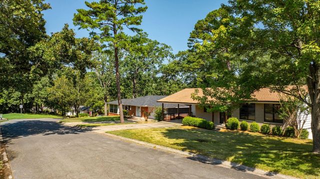 4 Pilot Point Place, Little Rock, AR 72205
