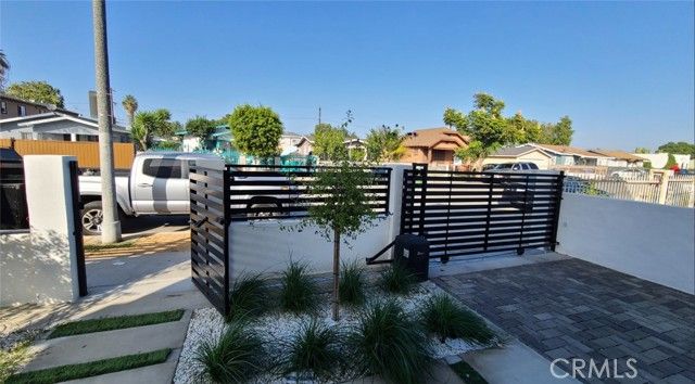 142 W 84th, Los Angeles, CA 90003