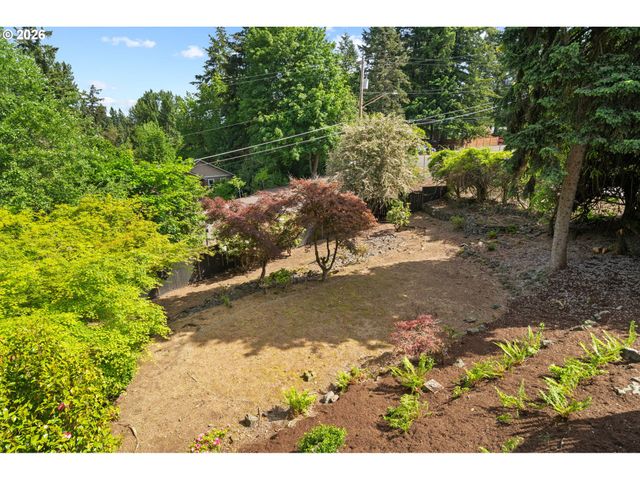 19001 SUNCREST Dr, West Linn, OR 97068