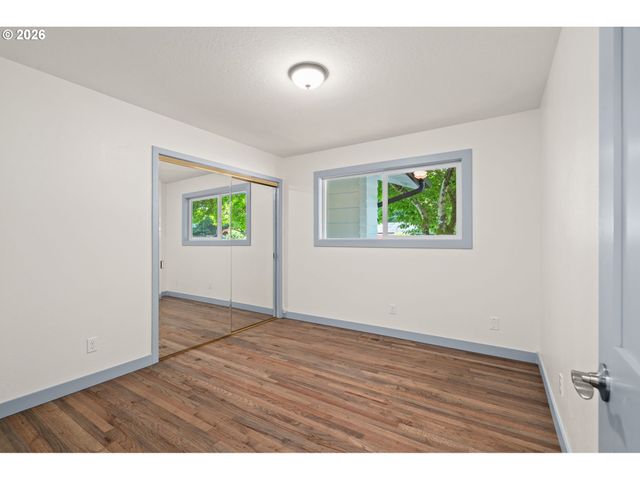 19001 SUNCREST Dr, West Linn, OR 97068