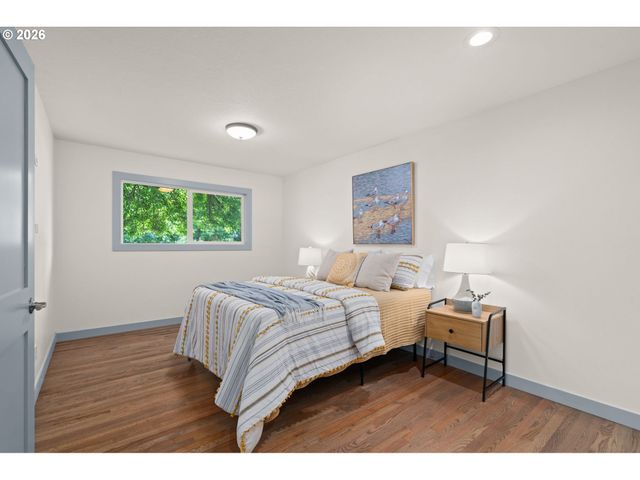 19001 SUNCREST Dr, West Linn, OR 97068