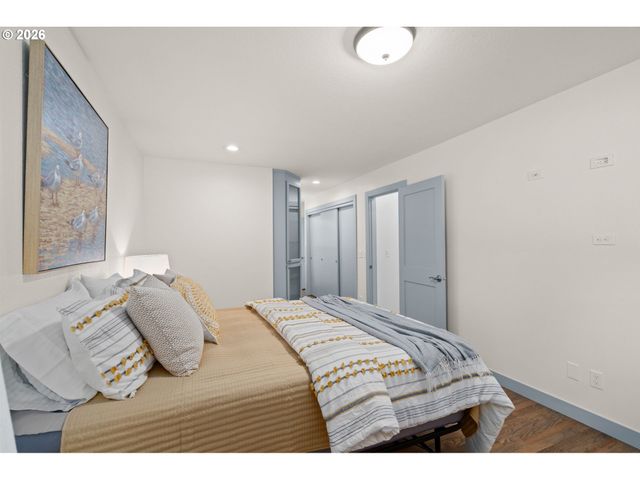 19001 SUNCREST Dr, West Linn, OR 97068