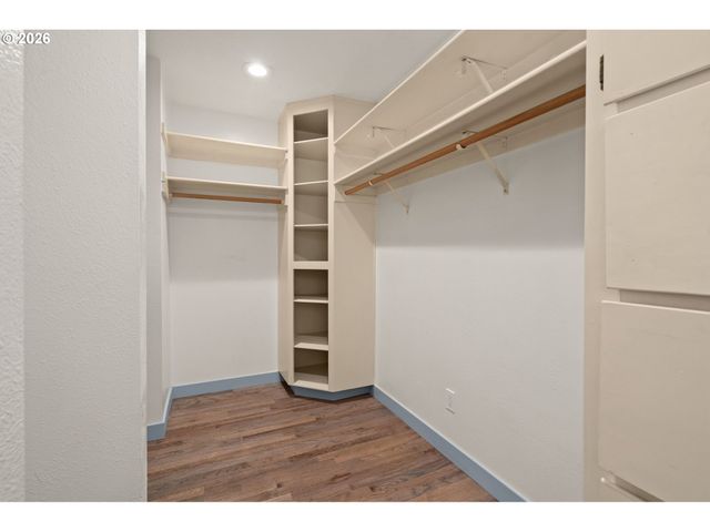 19001 SUNCREST Dr, West Linn, OR 97068