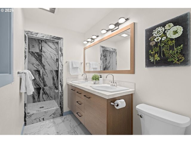 19001 SUNCREST Dr, West Linn, OR 97068