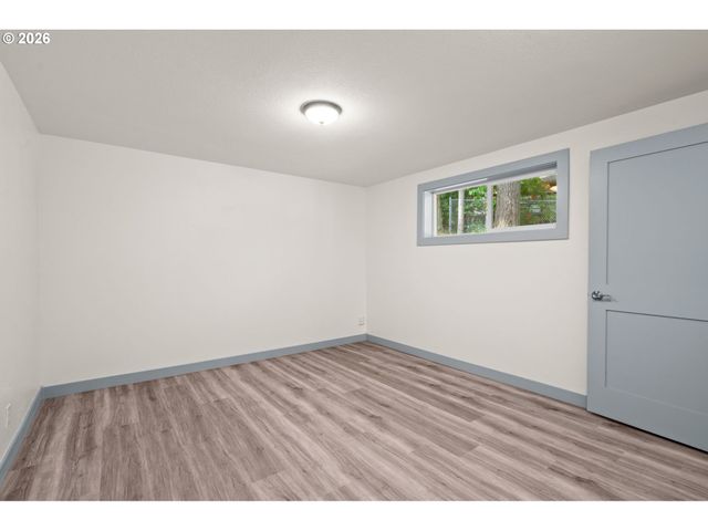 19001 SUNCREST Dr, West Linn, OR 97068