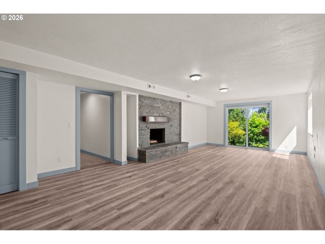 19001 SUNCREST Dr, West Linn, OR 97068