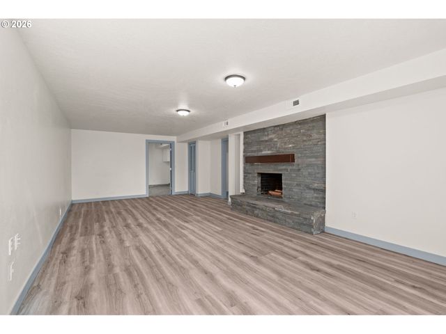 19001 SUNCREST Dr, West Linn, OR 97068