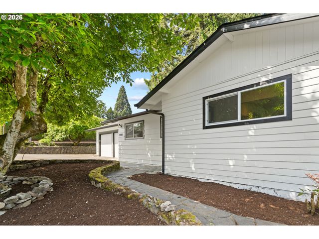19001 SUNCREST Dr, West Linn, OR 97068