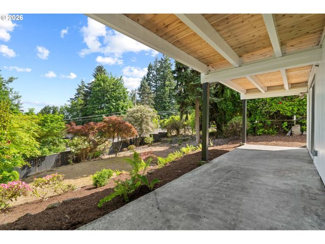 19001 SUNCREST Dr, West Linn, OR 97068