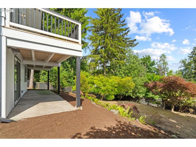 19001 SUNCREST Dr, West Linn, OR 97068