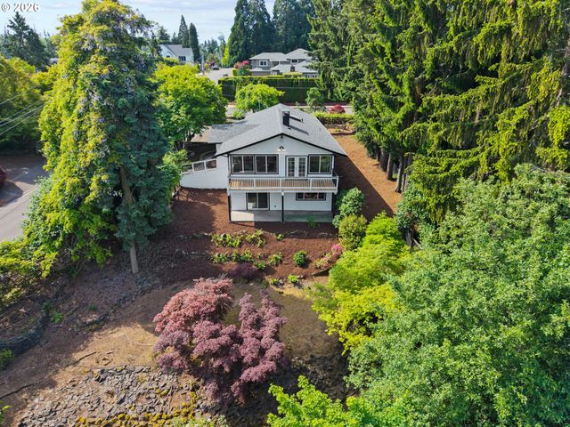 19001 SUNCREST Dr, West Linn, OR 97068