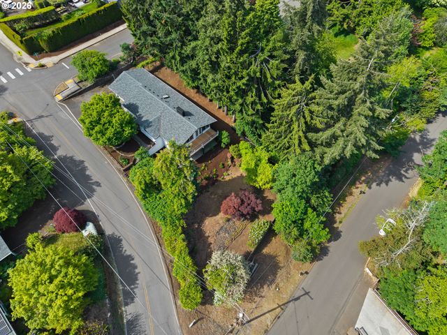 19001 SUNCREST Dr, West Linn, OR 97068