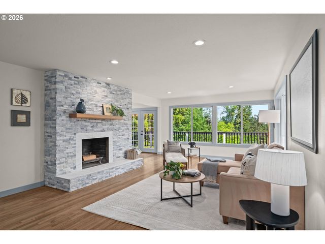 19001 SUNCREST Dr, West Linn, OR 97068