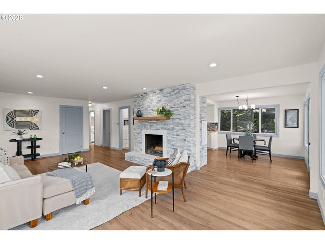 19001 SUNCREST Dr, West Linn, OR 97068