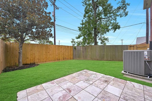 1408 S Friendswood Drive 101, Friendswood, TX 77546