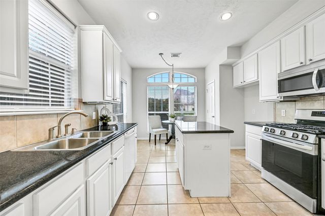 1408 S Friendswood Drive 101, Friendswood, TX 77546