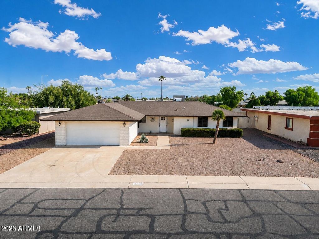10610 W GARNETTE Drive, Sun City, AZ 85373 — exterior