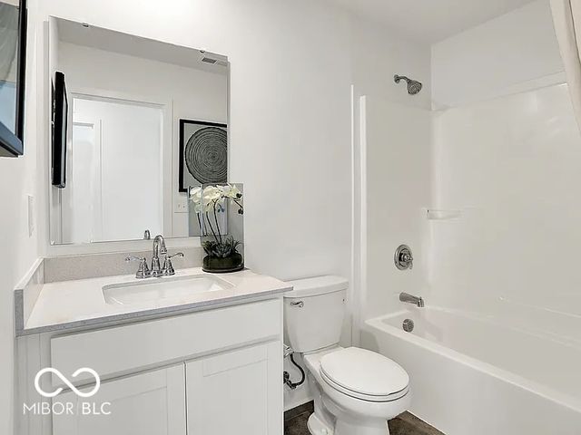 2868 Woods Edge Drive, Greenwood, IN 46143