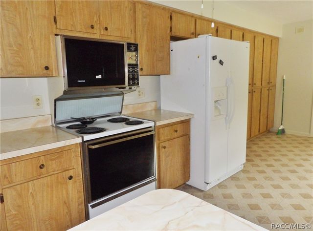 10 New Florida Avenue, Beverly Hills, FL 34465