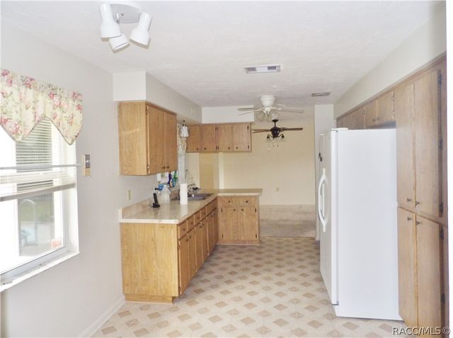 10 New Florida Avenue, Beverly Hills, FL 34465