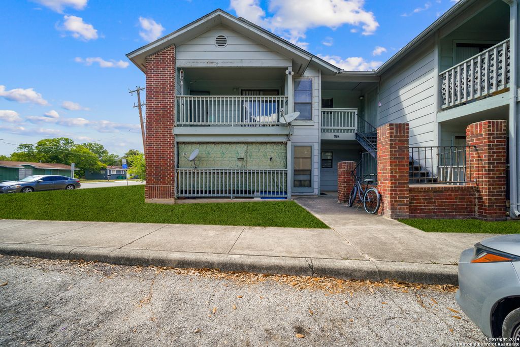 818 Station St Apt 3, Converse, TX 78109