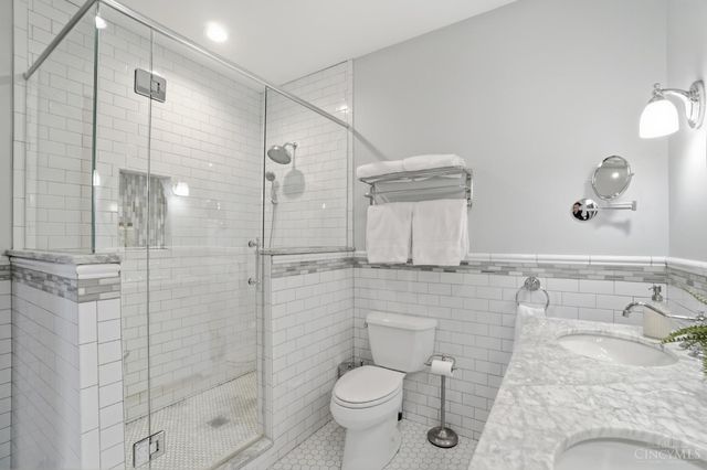 2944 Fairfield Avenue, Cincinnati, OH 45206