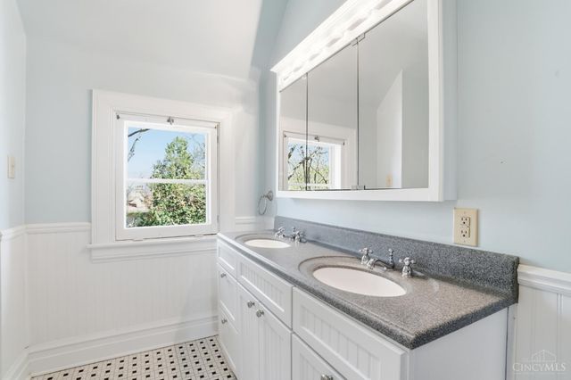 2944 Fairfield Avenue, Cincinnati, OH 45206