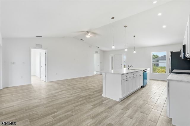 1725 NW 2nd ST, Cape Coral, FL 33993