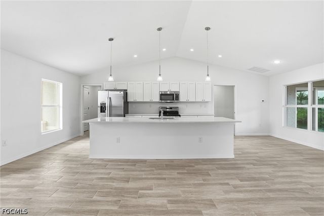 1725 NW 2nd ST, Cape Coral, FL 33993