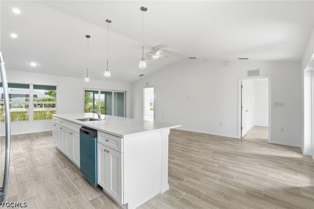 1725 NW 2nd ST, Cape Coral, FL 33993