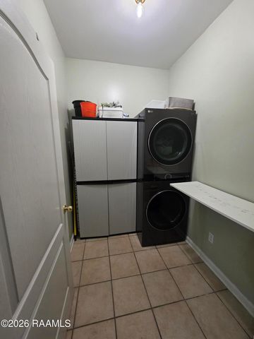 211 Manning Drive, Lafayette, LA 70508