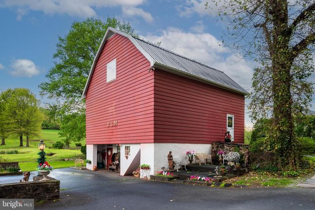 1283 WEISSTOWN RD, Boyertown, PA 19512
