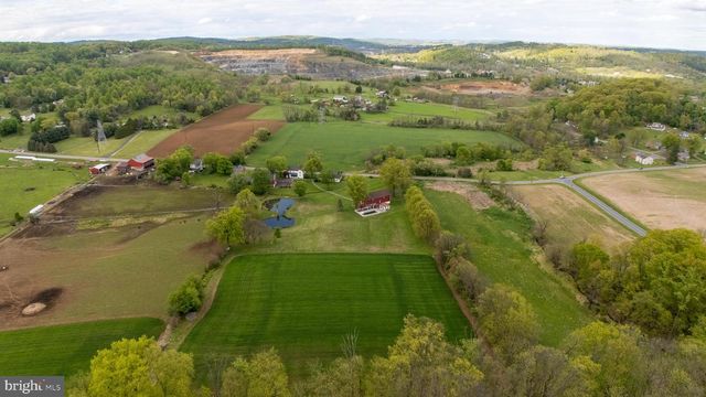 1283 WEISSTOWN RD, Boyertown, PA 19512