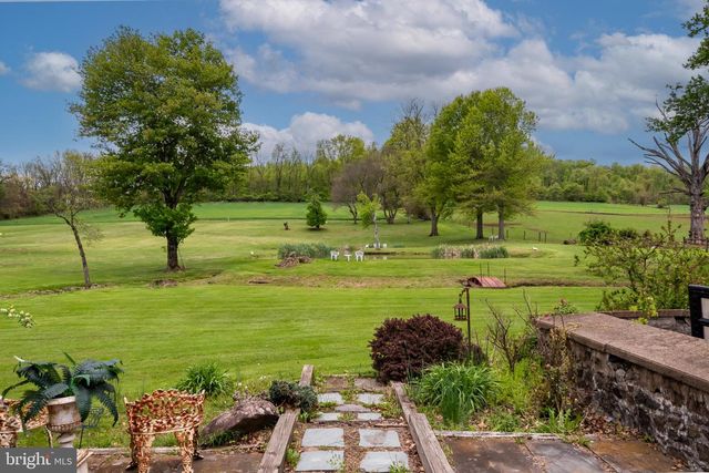 1283 WEISSTOWN RD, Boyertown, PA 19512